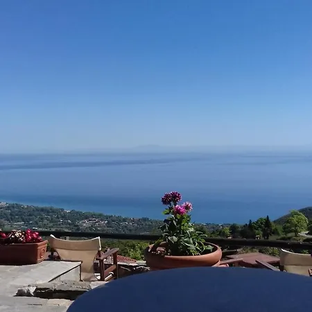 Enastron ベッド・アンド・ブレックファスト パライオス・パンテレイモン