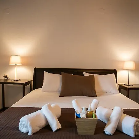 ベッド・アンド・ブレックファスト Enastron 4*